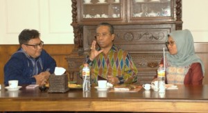 Wagub NTB Muh Amin SH,MSi ketika bersama salah seorang petinggi kementerian Pertanian