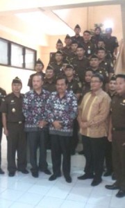 Jaksa Agung HM Prasetyo dan Kajari Selong beserta staf, Selasa (09/02/2016)