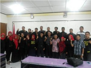 Pelepasan K2 yang mengikuti “Perjuangan Akbar” di Istana Negara, Rabu, 10 Pebruari 2016, perwakilan dari NTB akan bergabung dengan K2 se Indonesia sejumlah 55.500 orang, mudah mudahan perjuangan yang didukung PGRI dapat sukses selalu.