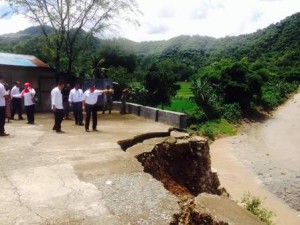 Wakil Wali Kota Bima saat m,engiunjungi bendungan