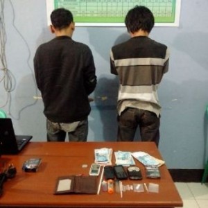 Dua Tersangka Pengguna dan pengedar narkoba beserta BB