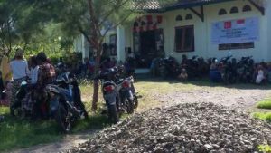 Tiga Anak Buah Kapal (ABK) saat diamankan di Polsek Jerowaru